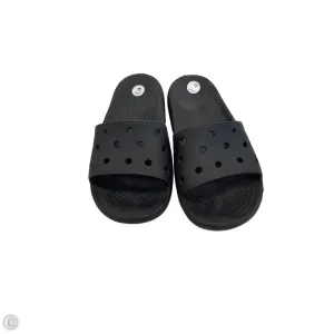Sandals Flats By Crocs In Black, Size: 6