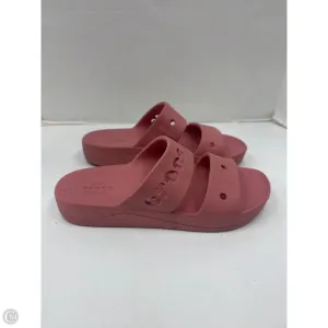 Sandals Flats By Crocs In Pink, Size: 9