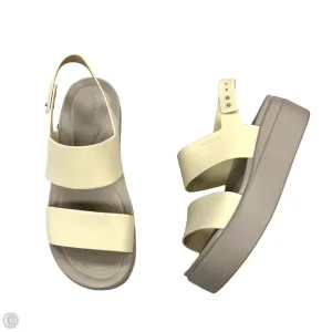 Sandals Heels Platform By Crocs In Tan, Size: 7