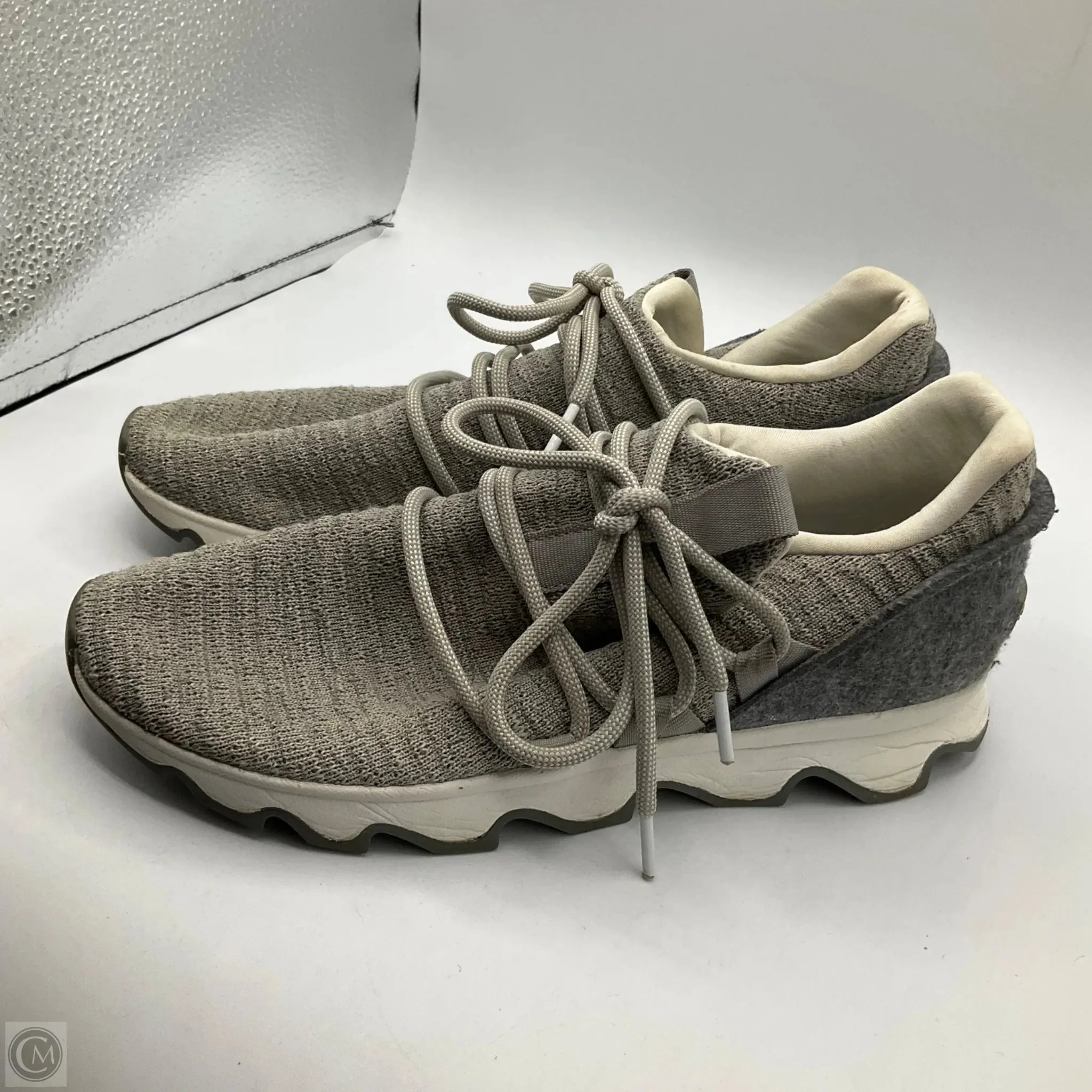 Shoes Athletic By Sorel In Grey, Size: 9.5
