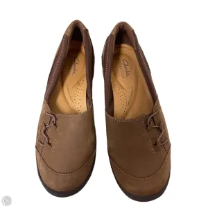 Shoes Flats By Clarks In Brown, Size: 7
