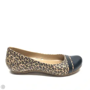 Shoes Flats By Crocs In Animal Print, Size: 7
