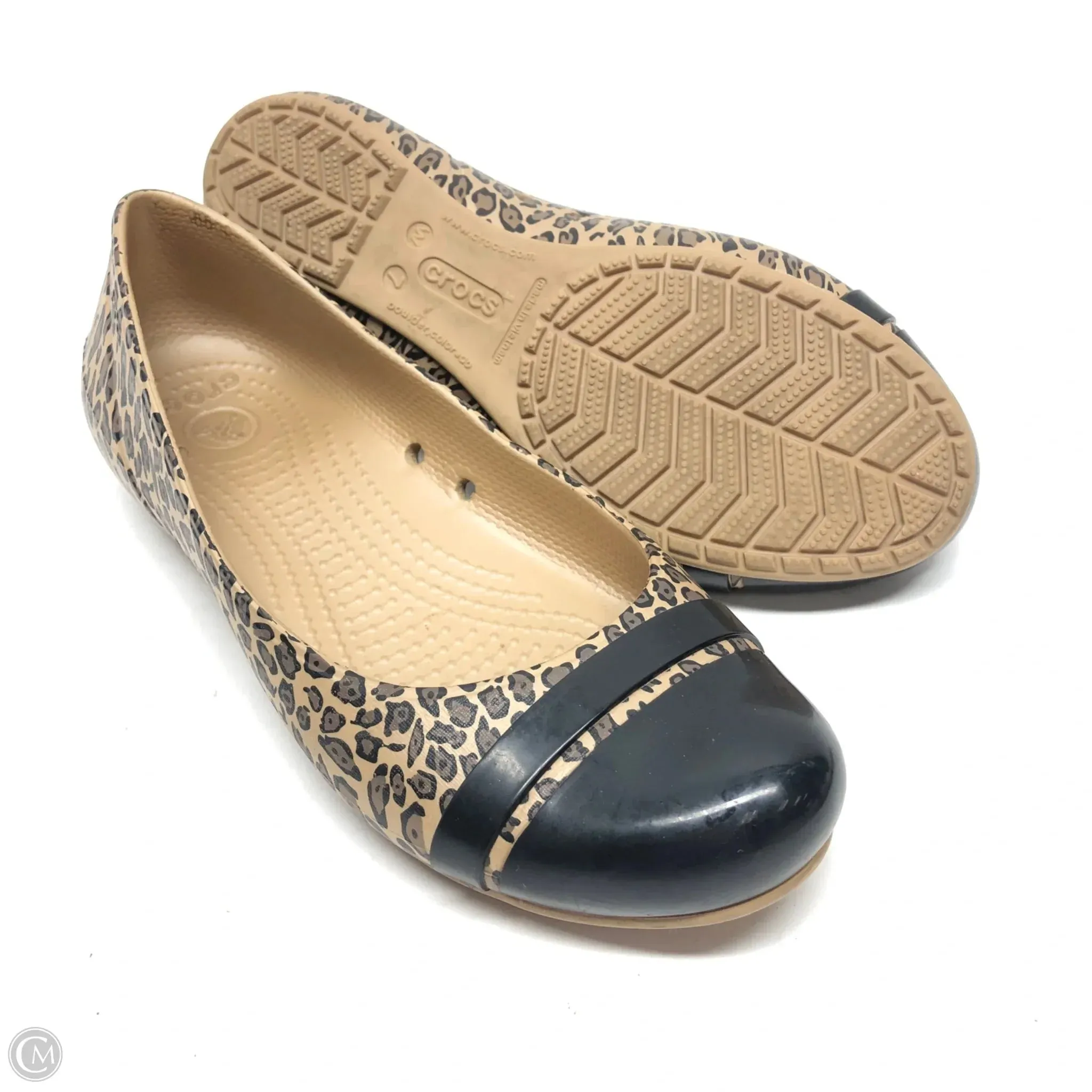 Shoes Flats By Crocs In Animal Print, Size: 7