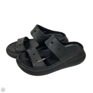 Shoes Flats By Crocs In Black, Size: 10