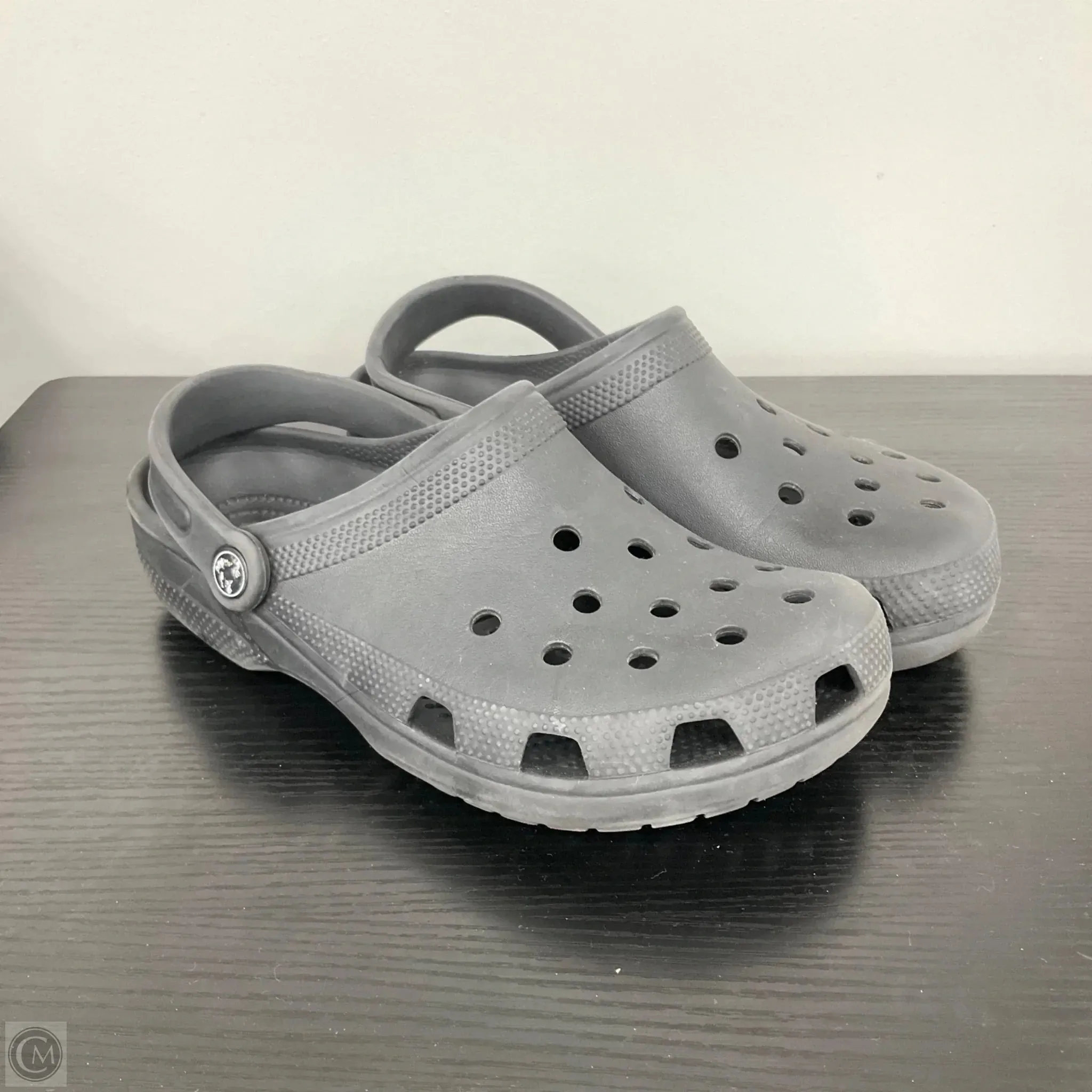 Shoes Flats By Crocs In Black, Size: 9