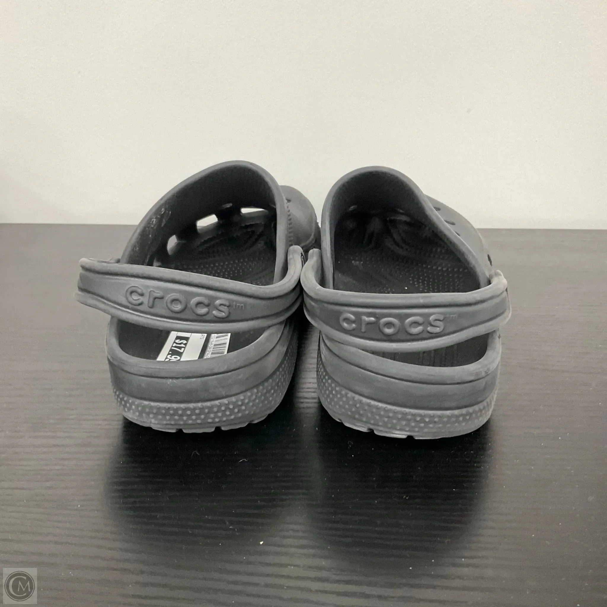 Shoes Flats By Crocs In Black, Size: 9