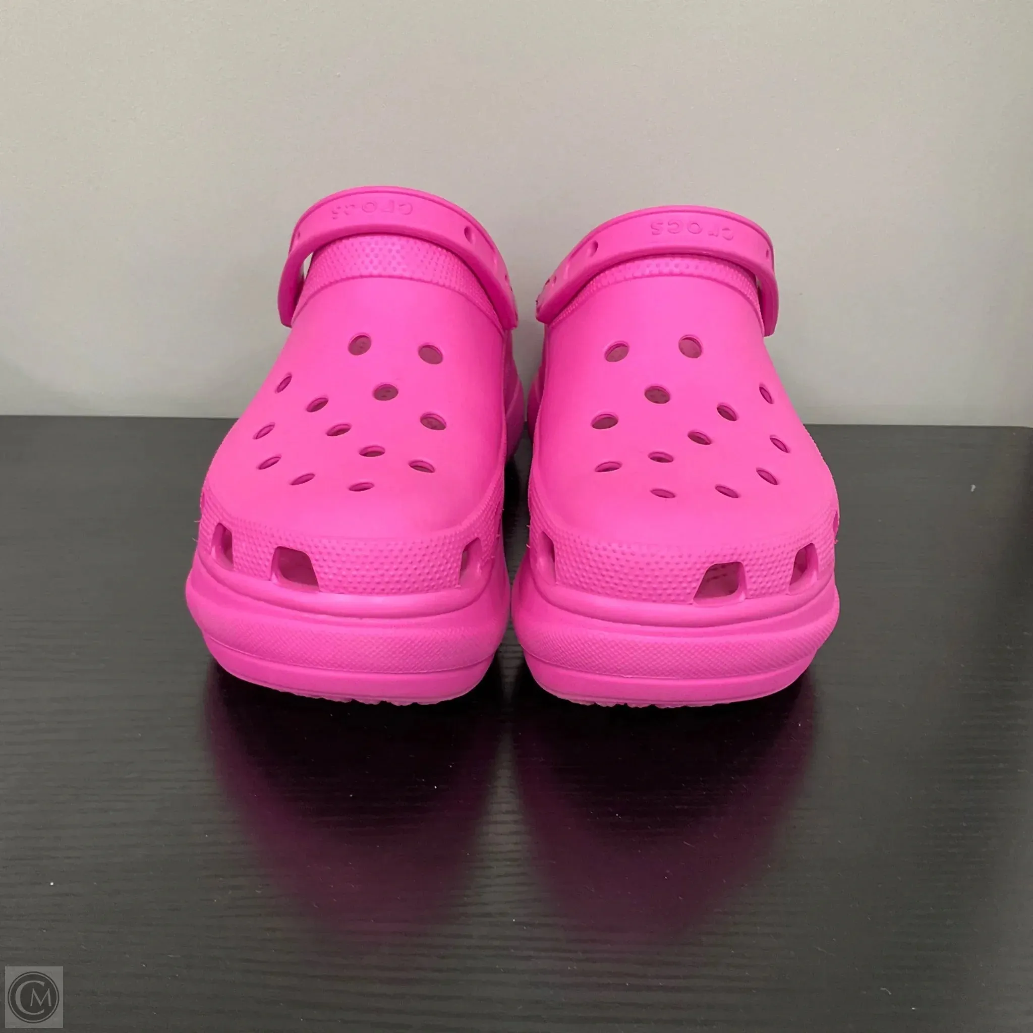 Shoes Flats By Crocs In Pink, Size: 10