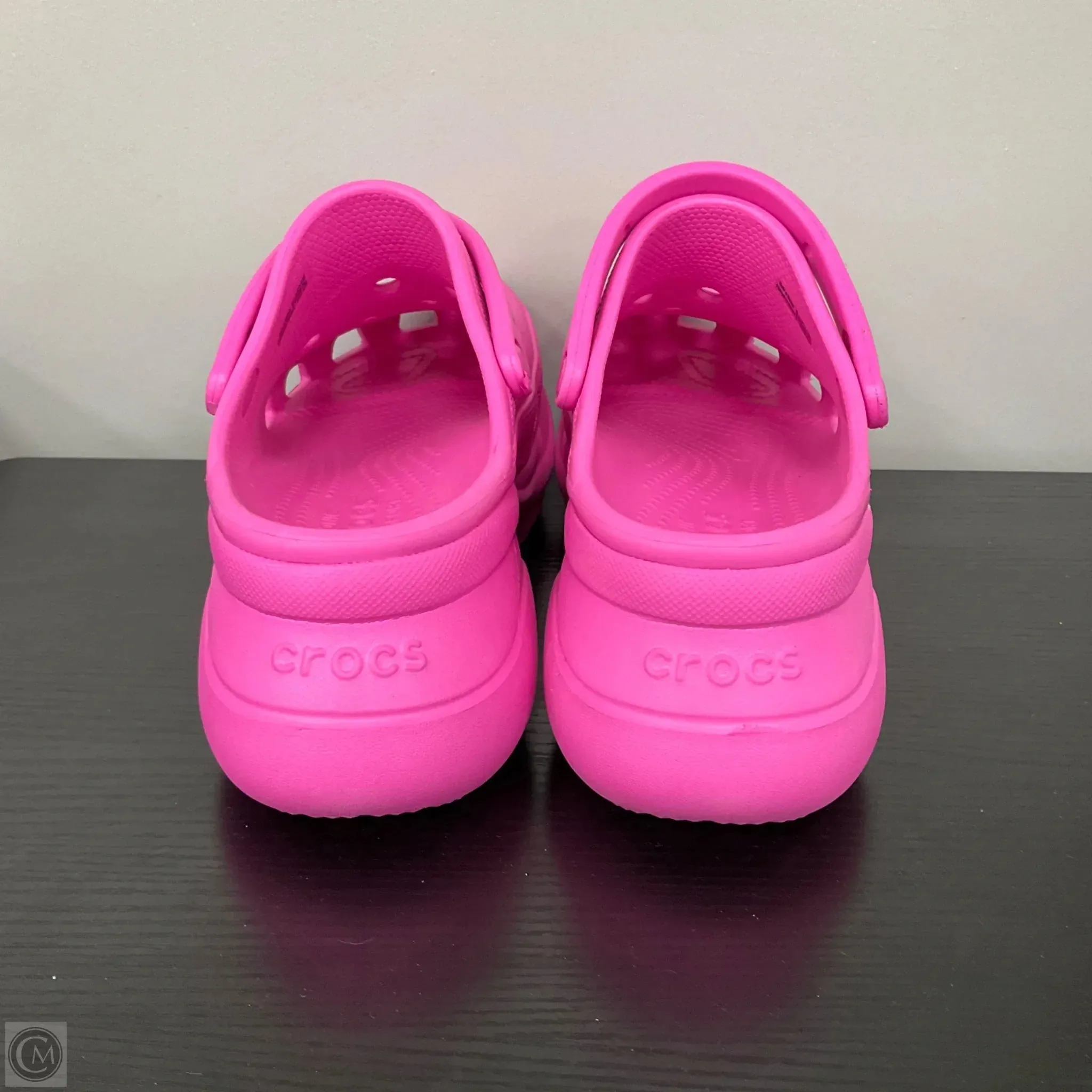 Shoes Flats By Crocs In Pink, Size: 10