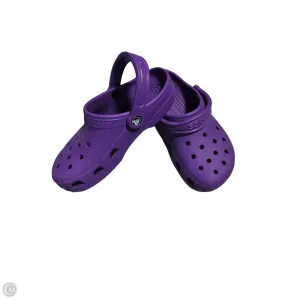Shoes Flats By Crocs In Purple, Size: 6