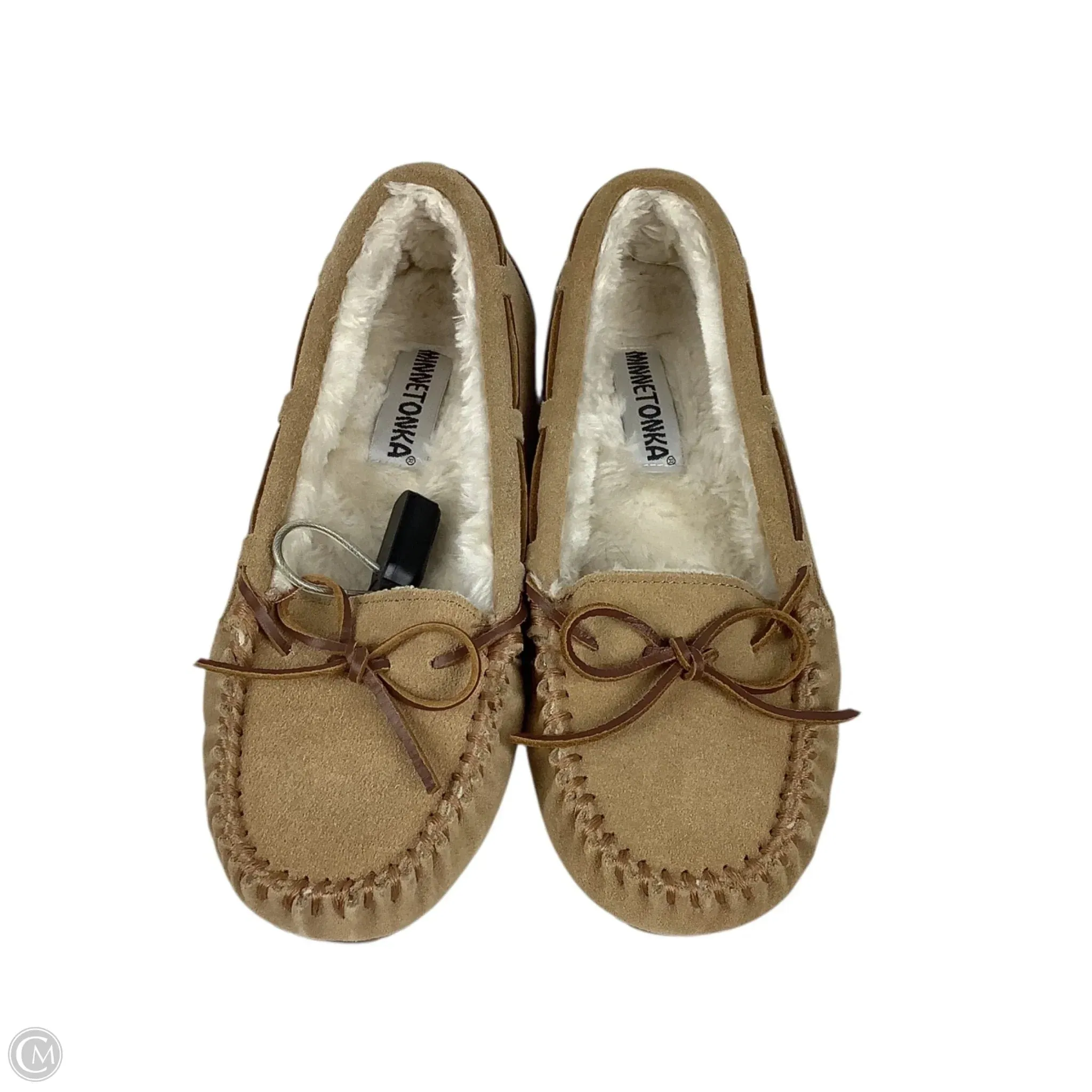 Shoes Flats By Minnetonka In Tan, Size: 9